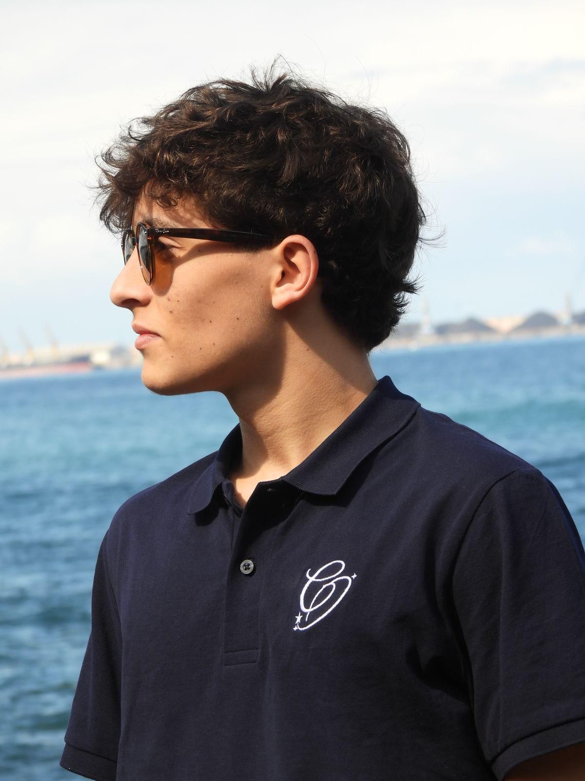 Un polo Navy Blue
